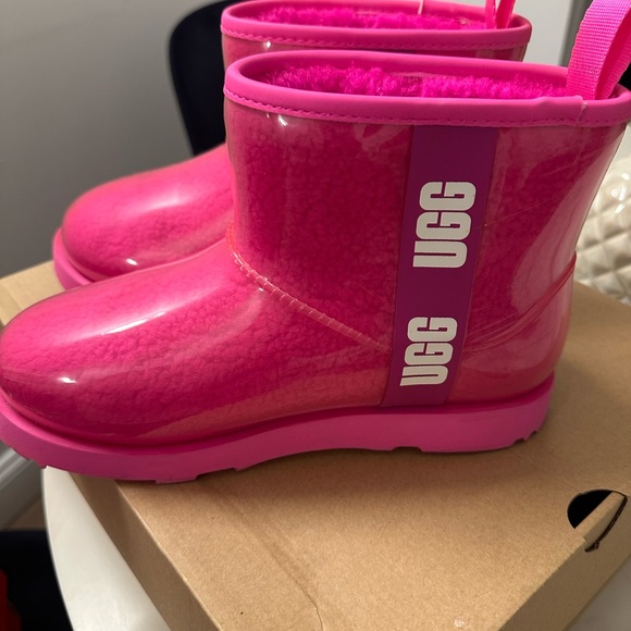 Kids class mini clear UGG comes with original box - Picture 4 of 6